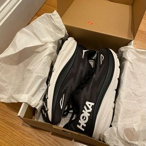 BNWT Women’s Hoka Clifton 9 Black and White Size 8